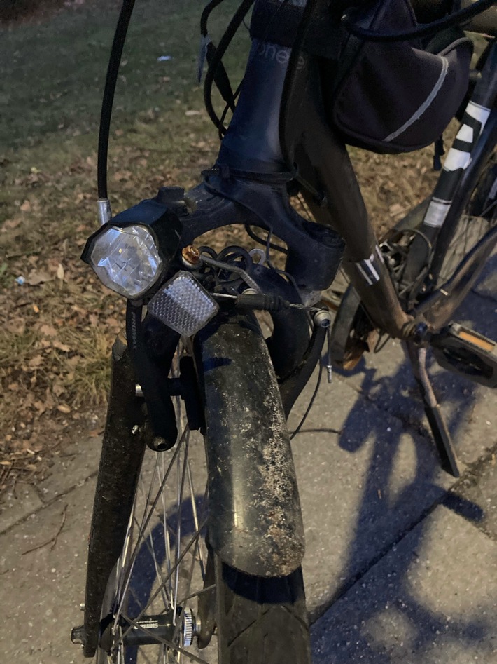 POL-BI: Radfahrer beim Linksabbiegen übersehen