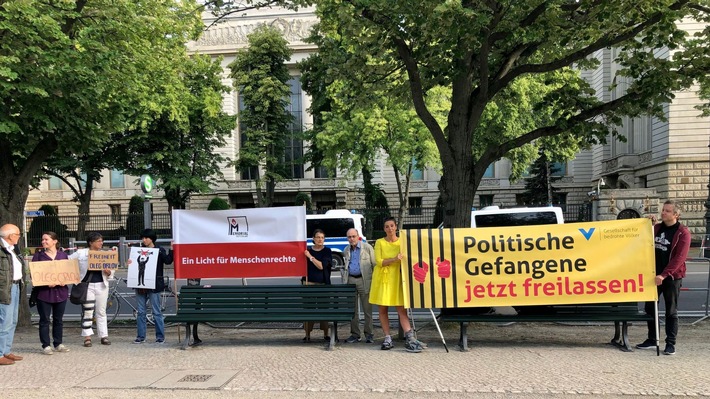 Berufungsverfahren gegen Oleg Orlov vertagt: Schikane gegen Menschenrechtler geht weiter