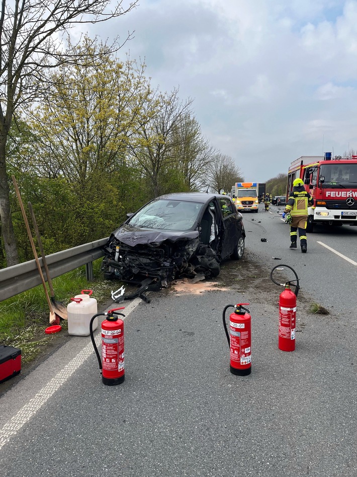 POL-COE: Coesfeld, B474/ Auto kollidiert mit Lkw
