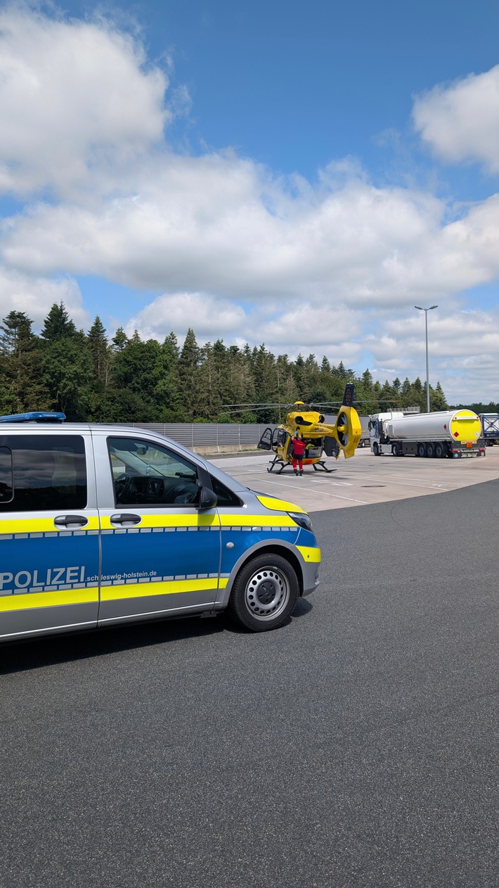 POL-NMS: 260714-1- PD NMS-Polizeieinsatz der besonderen Art- Babyglück auf dem Rastplatz