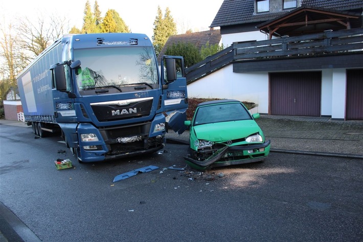 POL-RBK: Bergisch Gladbach - 63-Jähriger stirbt bei Verkehrsunfall