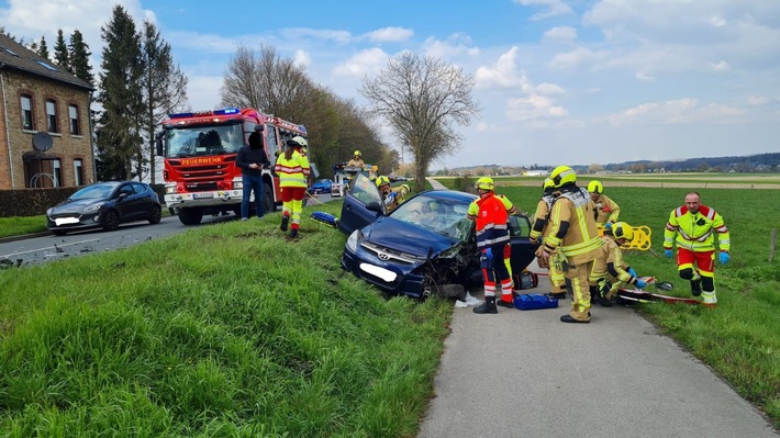 FW-Stolberg: Schwerer Verkehrsunfall - zwei Schwerverletzte