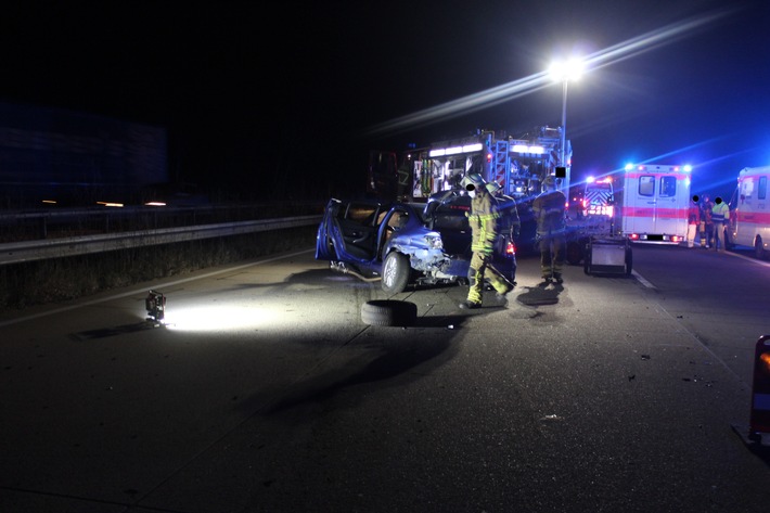 POL-PDKL: A6/Enkenbach-Alsenborn, Fünf Leichtverletzte nach Überholmanöver