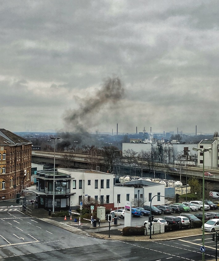 FW-E: Starke Rauchentwicklung über Essener Ostviertel - Herzogbrücke betroffen