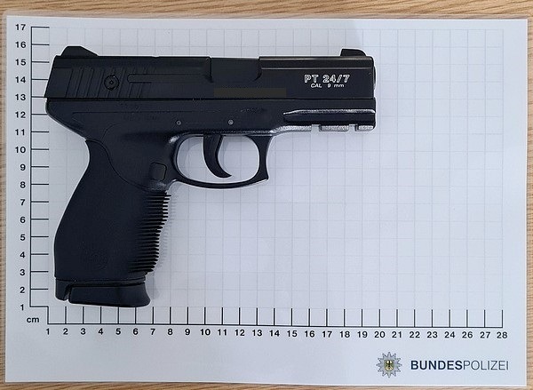 BPOL NRW: Bundespolizei beschlagnahmt Softairpistole bei 14-Jährigen und warnt vor Verwechslungsgefahr!
