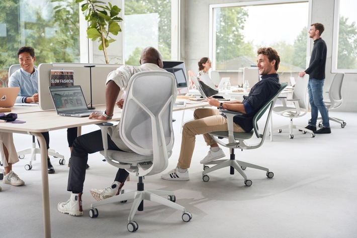 se:kit ist ein Bürodrehstuhl im Baukastenprinzip, der mit Funktion, Ergonomie und Ästhetik überzeugt. / Weiterer Text über ots und www.presseportal.de/nr/43223 / Die Verwendung dieses Bildes für redaktionelle Zwecke ist unter Beachtung aller mitgeteilten Nutzungsbedingungen zulässig und dann auch honorarfrei. Veröffentlichung ausschließlich mit Bildrechte-Hinweis.
