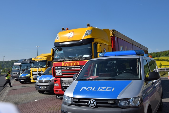 POL-GOE: Großkontrolle der Polizeidirektion Göttingen auf der BAB 7 - Schwerlastverkehr im Visier