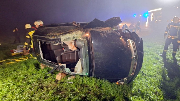 FW Sonsbeck: Verkehrsunfall mit eingeklemmter Person - Automatischer Notruf über eCall