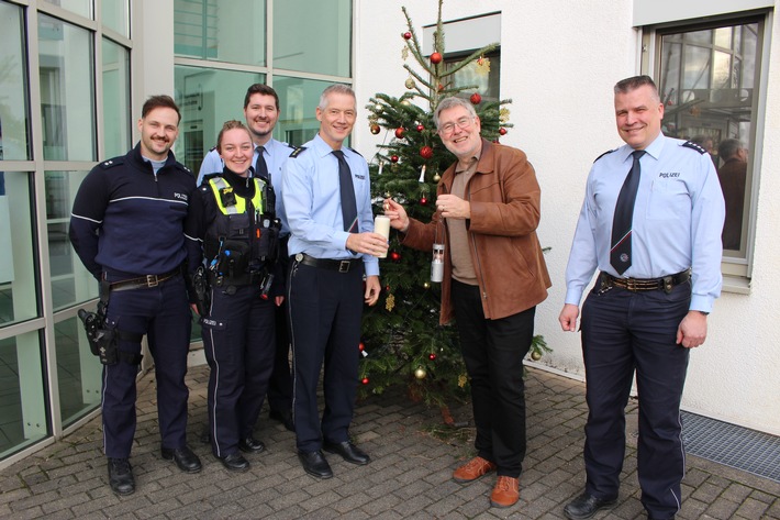 POL-RBK: Rhein.-Berg. Kreis - Gute Tradition seit 25 Jahren - Das Friedenslicht von Bethlehem ist da