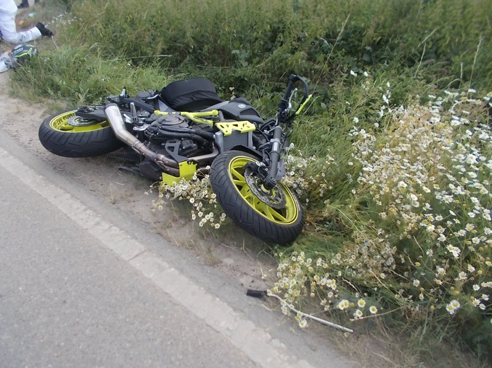 POL-PDLU: Mutterstadt: Verkehrsunfall - Motorrad kollidiert mit abbiegendem Auto
