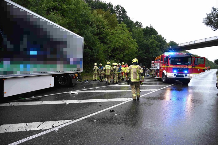 FW Pulheim: Tödlicher Verkehrsunfall auf der B59