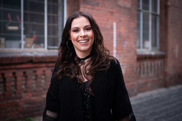 Sängerin & Songwriterin Jennifer Haben ist neue Mathe-Botschafterin der Stiftung Rechnen