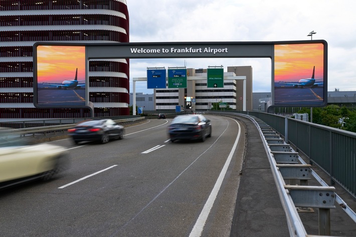 Press information: Media Frankfurt transforms the Welcome Portal into breath-taking digital billboard