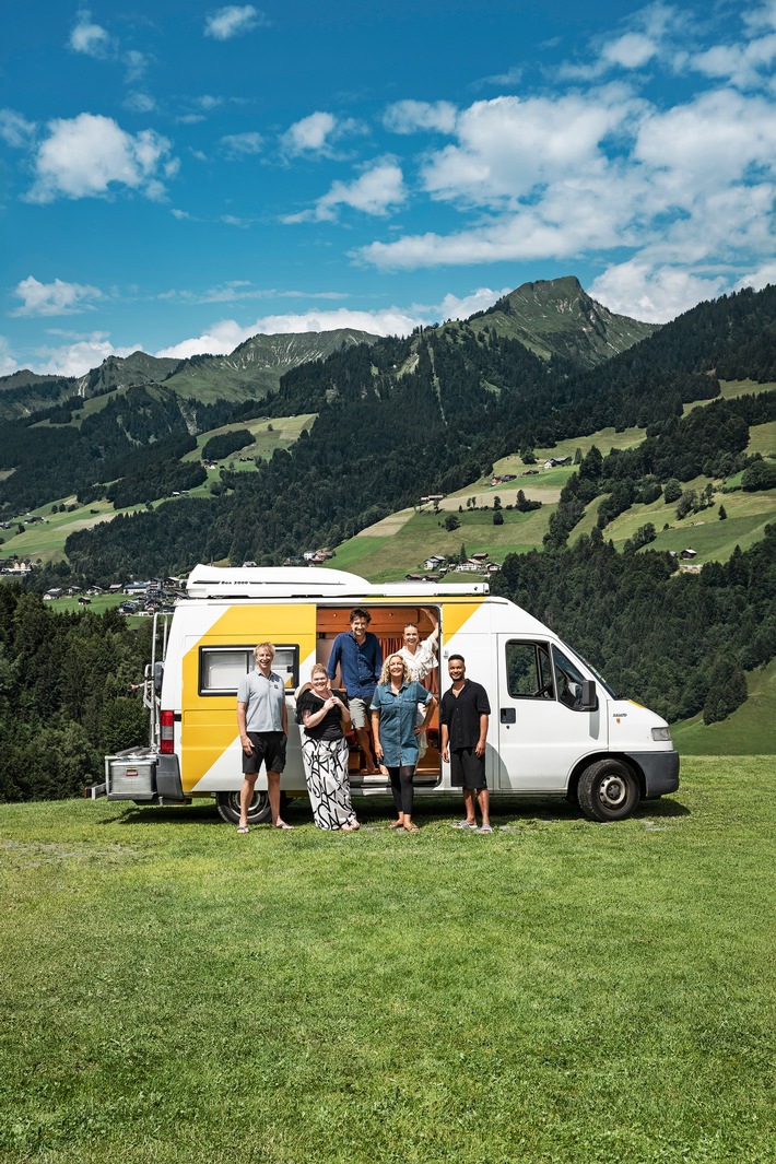 "Tietjen campt - der Roadtrip" mit neuen Folgen - Bettina Tietjen unterwegs mit Ingolf Lück, Lucy Diakovska, Cossu, Gisa Flake, Oliver Mommsen und Lola Weippert