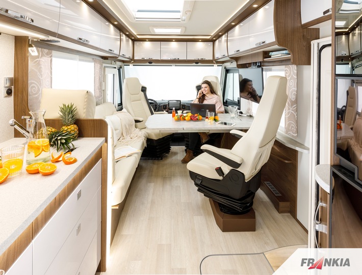 Premiumliner FRANKIA F-Line I 890 GD-B - Neu mit Grundriss "BAR" / FRANKIA legt Sitzgruppen-Klassiker neu auf