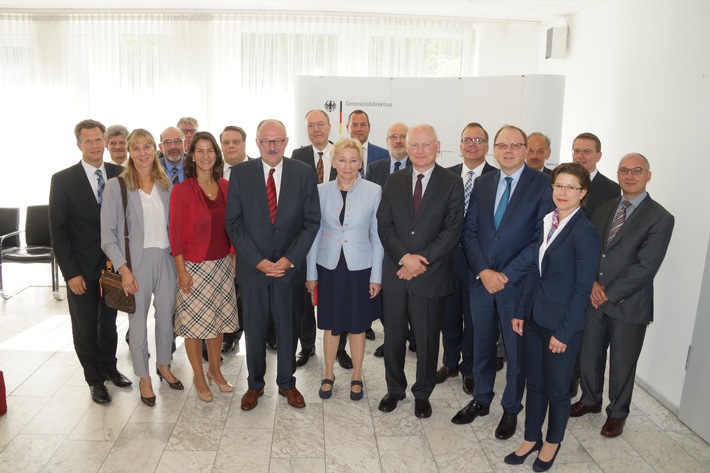 Parlamentarischer Staatssekretär Dr. Meister besucht Generalzolldirektion