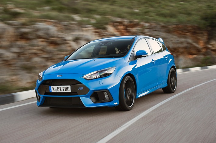 Experten-Jury der &quot;Vehicle Dynamics International&quot; wählt Ford Focus RS zum &quot;Car of the Year 2016&quot; (FOTO)