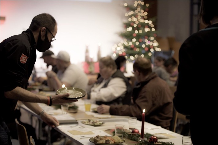 Lidl Suisse soutient les fêtes de Noël de l&#039;Armée du Salut Suisse / 44 000 francs pour les personnes vivant dans la pauvreté