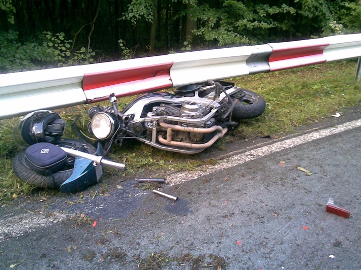 POL-HOL: Kreisstraße 50 zwischen Holzminden und Fohlenplacken: Bei Kradunfall leicht verletzt - In Rechtskurve gestürzt und von der Fahrbahn abgekommen -