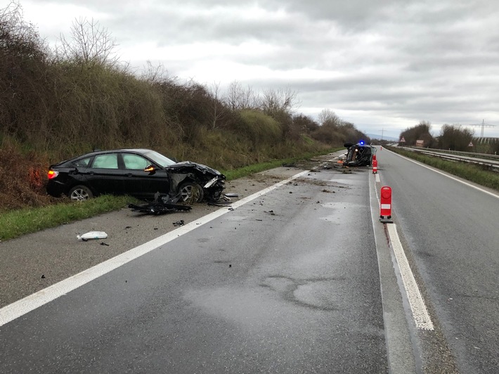 POL-PDLD: Schwerer Verkehrsunfall auf A65, PKW überschlägt sich mehrfach, Verursacher unter Alkoholeinfluss