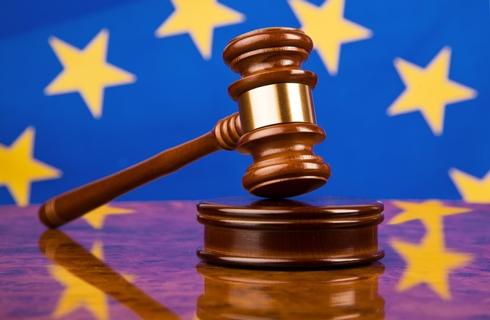 Vorlage an den Europäischen Gerichtshof erschüttert Bankenwelt: Millionen von Verbraucherverträgen widerrufbar? / Der EuGH entscheidet zum Autokreditwiderruf - kippt die verbraucherunfreundliche Rechtsprechung des BGH? Weiterer Text über ots und www.presseportal.de/nr/122701 / Die Verwendung dieses Bildes ist für redaktionelle Zwecke honorarfrei. Veröffentlichung bitte unter Quellenangabe: "obs/Dr. Lehnen & Sinnig | Rechtsanwälte PartG mbB/Gina Sanders / AdobeStock"