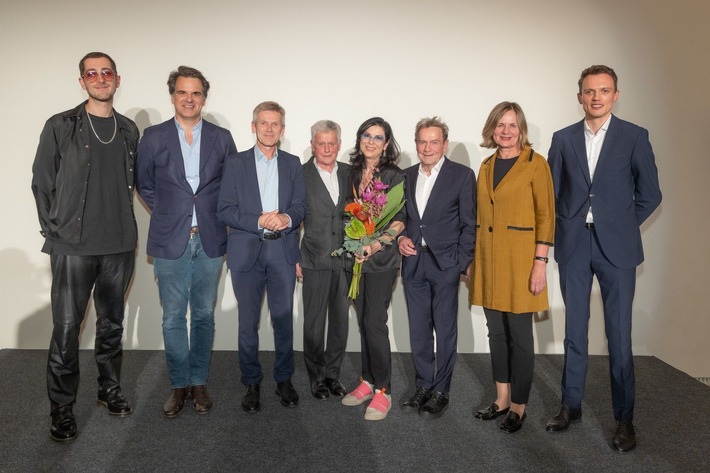 DIE MQ LIBELLE SCHLÄGT WELLEN: VOM DACH BIS INS ZWEITE UNTERGESCHOSS DES LEOPOLD MUSEUM