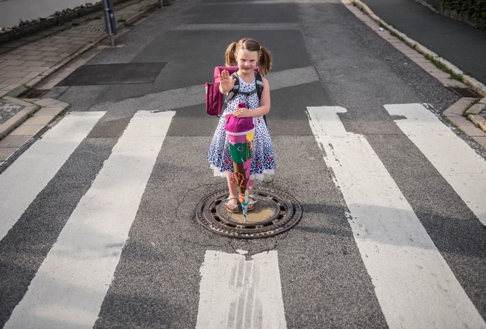 Ein Schulweg muss vor allem sicher sein / Haftungsprivileg für Kinder - Autofahrer müssen aufpassen: Fuß vom Gas