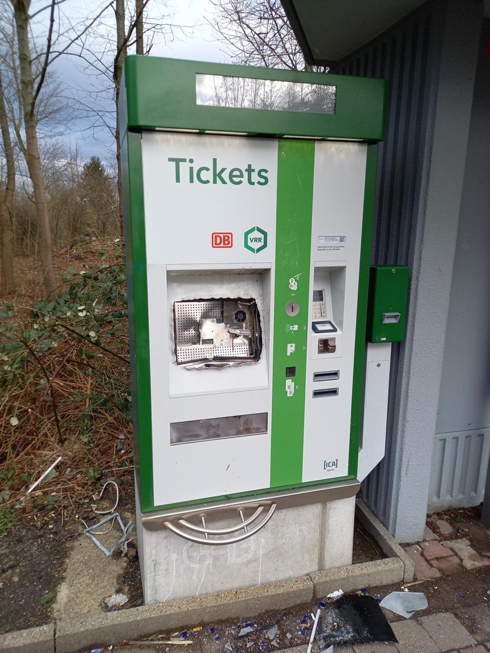 BPOL NRW: Unbekannte beschädigen Fahrkartenautomat - Bundespolizei sucht nach Zeugen