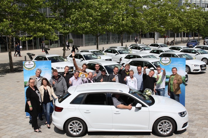 "Öffnen. Gewinnen. Abfahren." / Krombacher übergibt 18 glücklichen Gewinnern in Ingolstadt ihren neuen Audi A3 Sportback