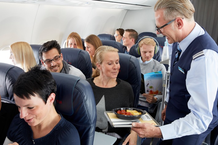 Tag der Currywurst: TUI fly spendiert Fast Food-Klassiker an Bord