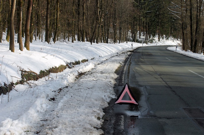 POL-OE: Hinweise nach Verkehrsunfallflucht in Drolshagen gesucht