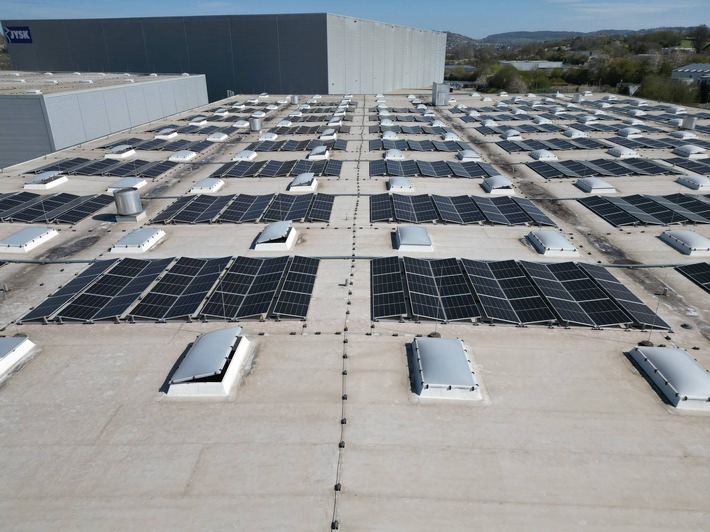 Energy Partners realisiert zweites PV-Projekt für JYSK SE - Grüne Energie für Logistikzentrum in Homberg (Efze, Schwalm-Eder-Kreis)