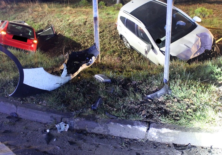 POL-MI: Zwei Autofahrer bei Kollision auf B 239 schwer verletzt