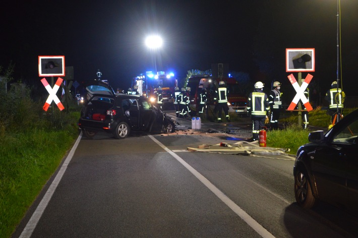POL-DEL: Landkreis Oldenburg: Verkehrsunfall zwischen Pkw und Nordwestbahn mit zwei leichtverletzten Personen am Bahnübergang in Dötlingen, Iserloy
