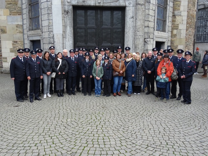 FW Tönisvorst: Musikzug der Freiwilligen Feuerwehr Tönisvorst begleitet Messe im Aachener Dom