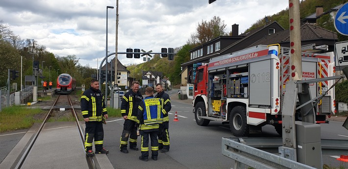 FW Schalksmühle: Zwischenfall auf Bahnstrecke / Feuerwehr betreut Fahrgäste