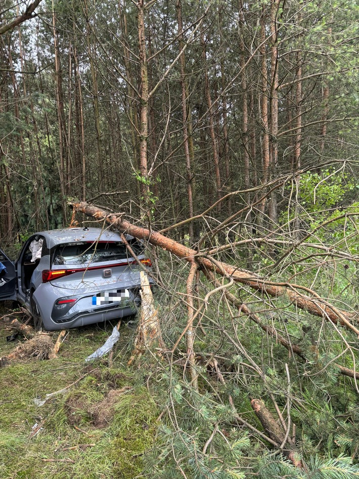 FW Bad Honnef: Schwerer Verkehrsunfall in Anschlussstelle - Rettungshubschrauber im Einsatz