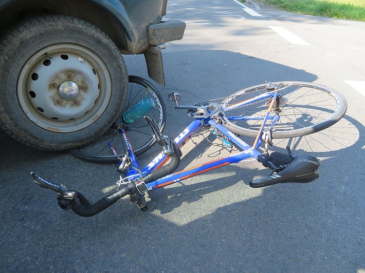 POL-OE: Radfahrerin bei Verkehrsunfall schwer verletzt