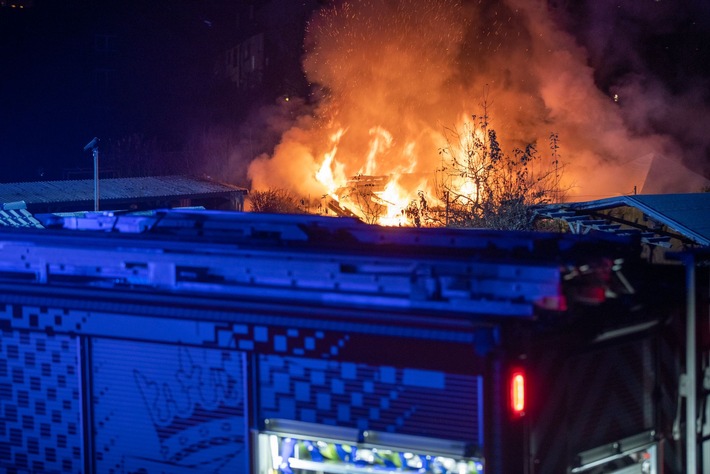 FW-E: Brand in Kleingartenanlage, keine Verletzten