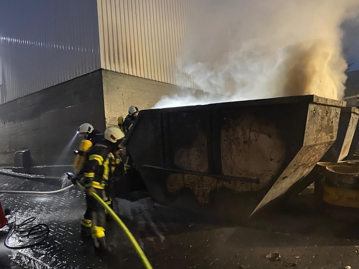 FW-EN: Gleich mehrere Einsätze der Feuerwehr Donnerstag Brand in einem Gewerbebetrieb