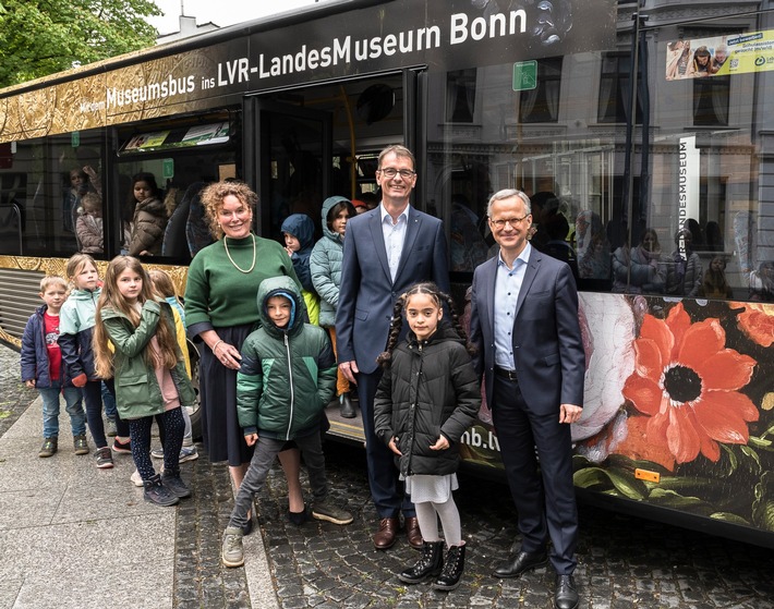 „Museumsbus“ bringt Schulen kostenfrei ins LVR-LandesMuseum Bonn - mit Unterstützung der Sparkasse KölnBonn
