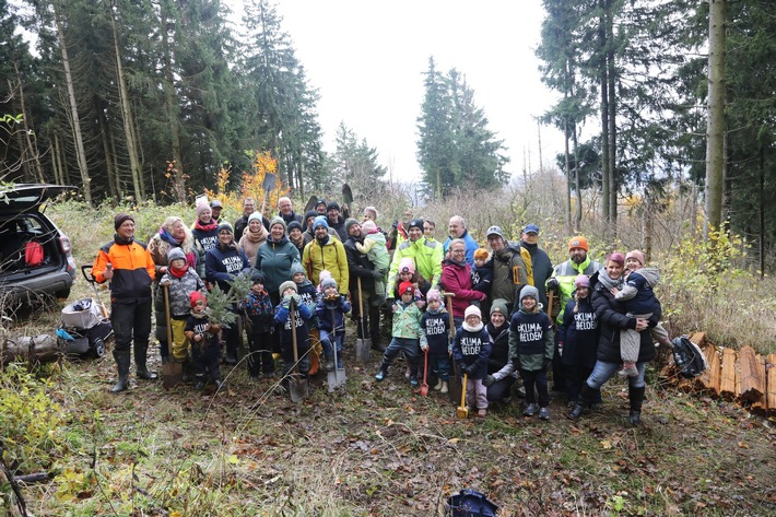 Erfolgreiche Baumpflanzaktion in der Rhön