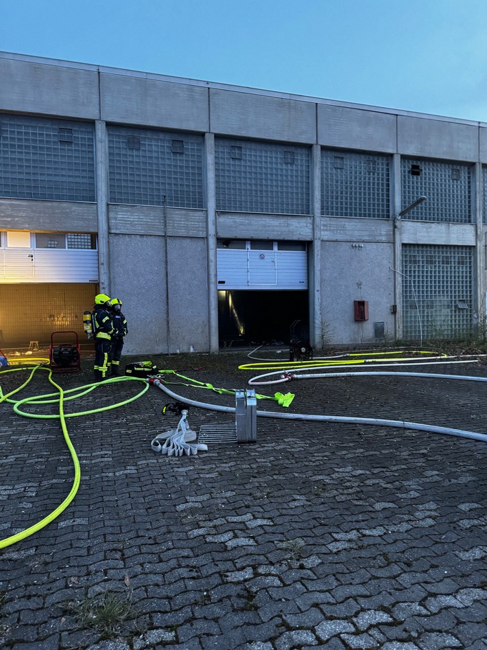 FW-WAF: Starke Rauchentwicklung am ehemaligen Baubetriebshof