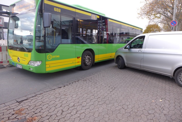 FW-OB: Drei Leichtverletzte nach Vollbremsung eines Linienbusses