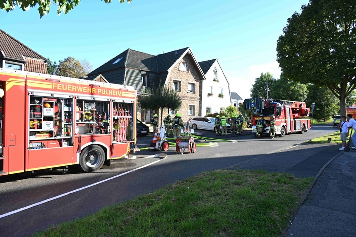 FW Pulheim: Rauchentwicklung im Keller - Pulheimer Feuerwehr im Einsatz