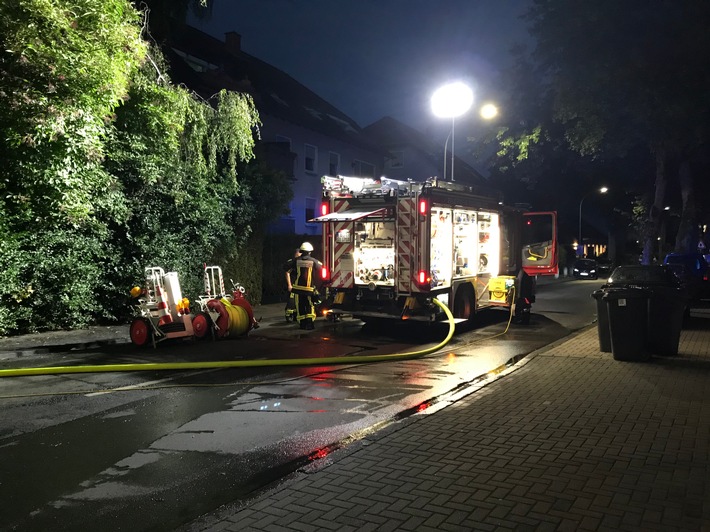 FW-BO: Flammen schlagen bei Wohungsbrand am Castropher Hellweg Ecke Schürbankstraße aus dem Fenster