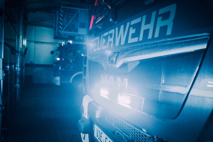 FFW Schwalmtal: Brandgeruch und ausgelöster Heimrauchmelder - Nachbarn retten Seniorin aus verrauchter Wohnung