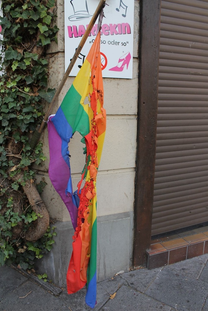 POL-DU: Dellviertel: Regenbogen-Flagge angezündet - Polizei sucht Zeugen