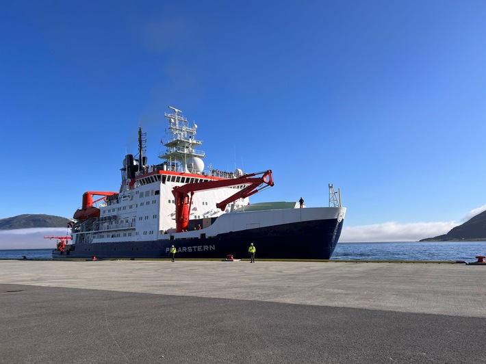 Spektakuläre Reise durchs Nordpolarmeer: Drehstart für ARD-Dokumentation "ArcWatch - Hoffnung im Eis" (AT)