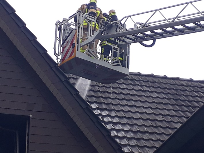 FW-Dorsten: Ausgedehnter Wohnungsbrand nach Detonation einer Gasflasche